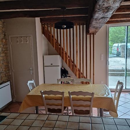 Charmante Maison En Pierres Sainte-Radégonde-des-Noyers Exterior photo